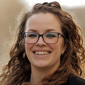 Dr. Laura Steenbergen